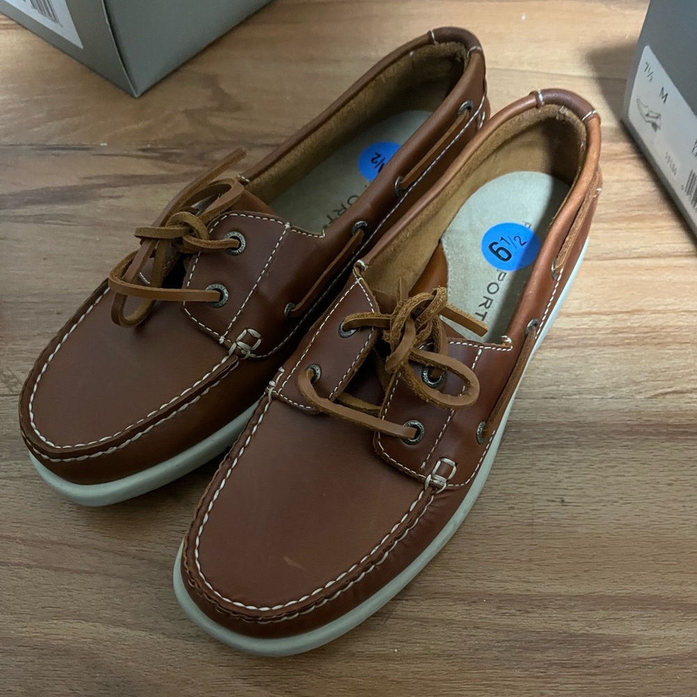 Rockport women 6.5 Brown Leather Boat Shoes at